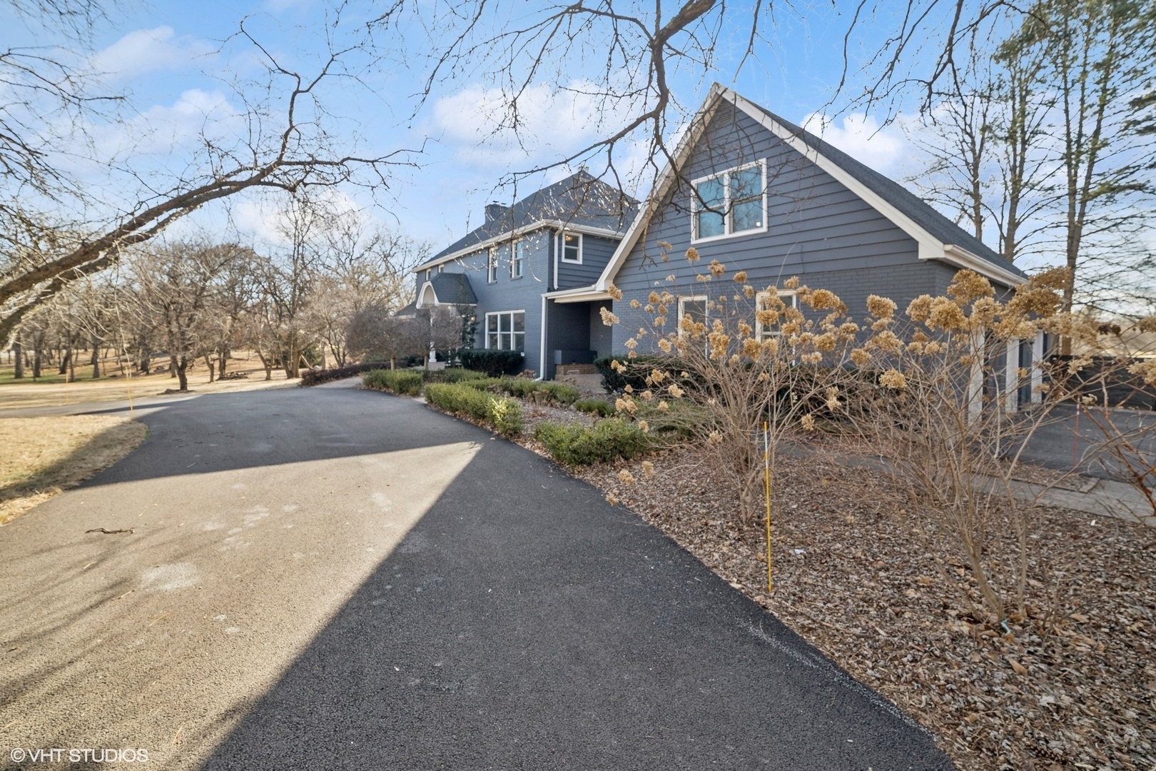 Property Photo:  16 Country Oaks Lane  IL 60010 