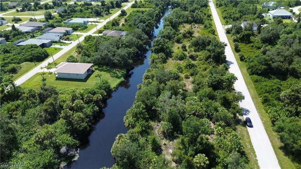 Property Photo: 12507 Sunniland Ave FL 33981