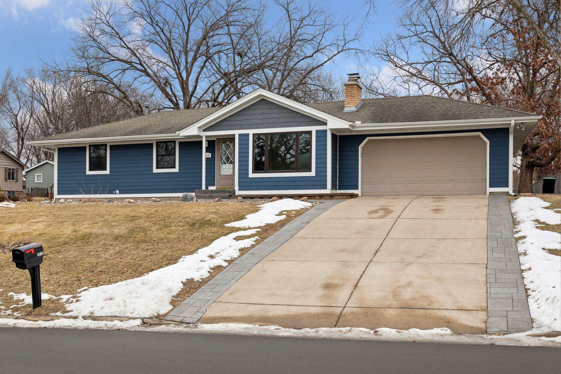 Property Photo:  3016 Independence Avenue N  MN 55427 