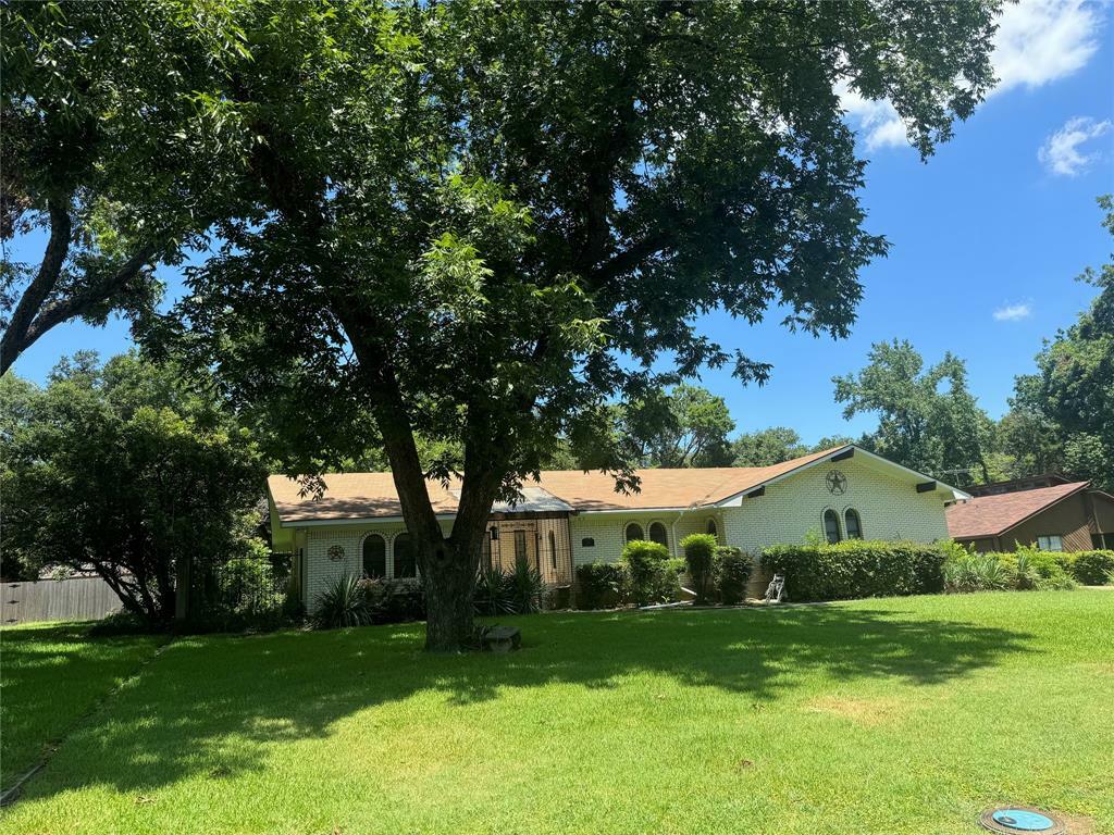 Property Photo:  105 Roberts Avenue  TX 75160 