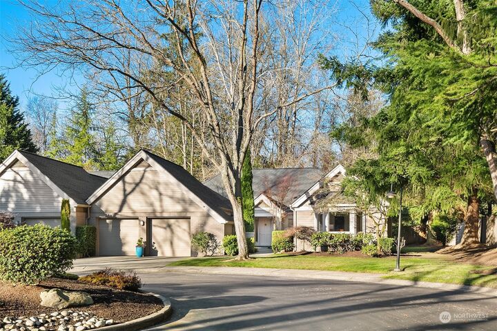 Property Photo:  1810  Bellevue Way NE  WA 98004 