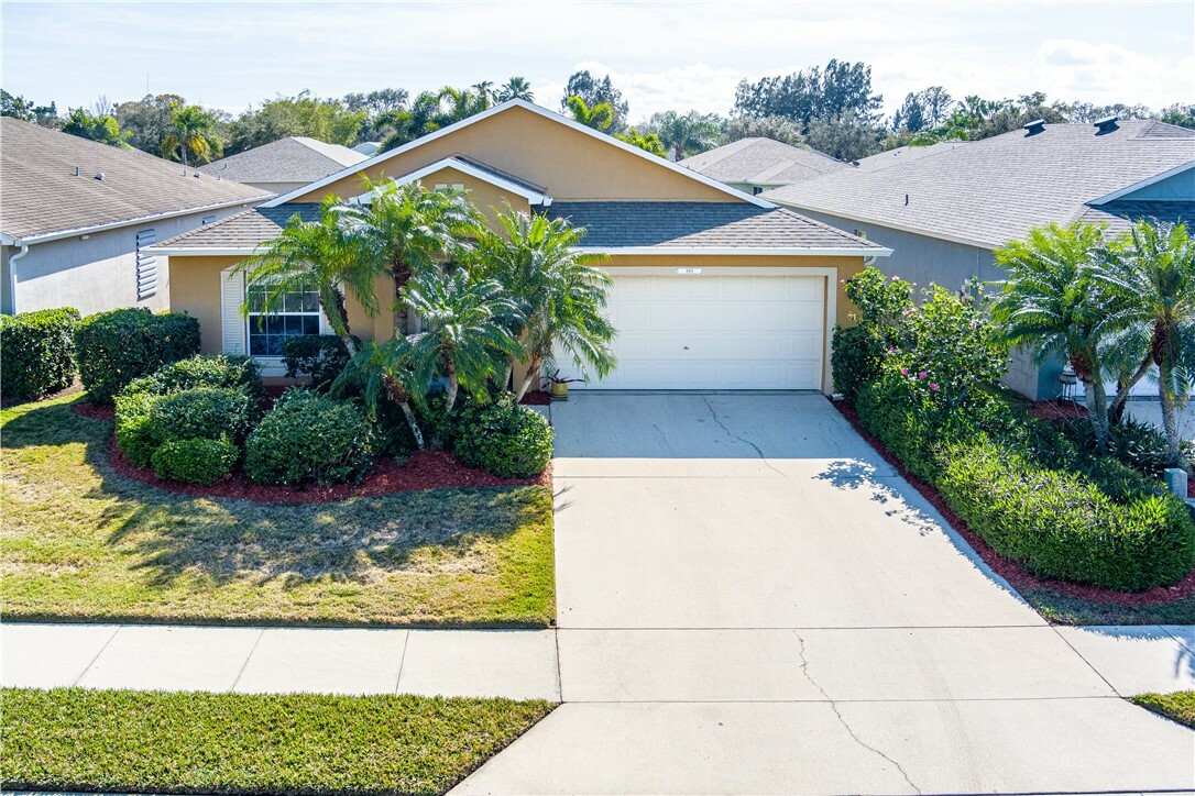 Property Photo:  888 Greenleaf Circle  FL 32960 