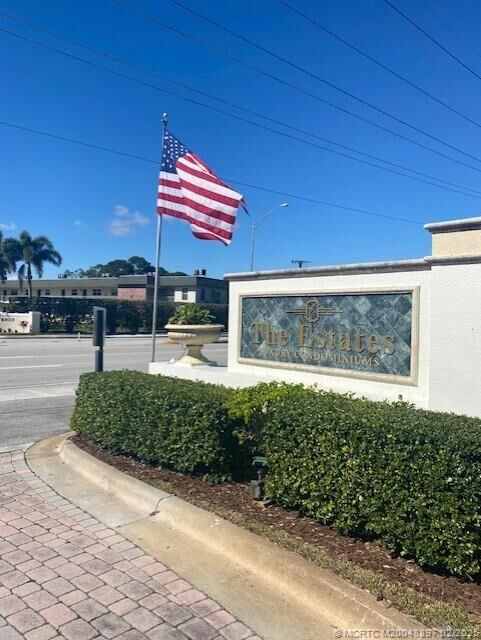 Property Photo: 597 SE Prescott Place FL 34994