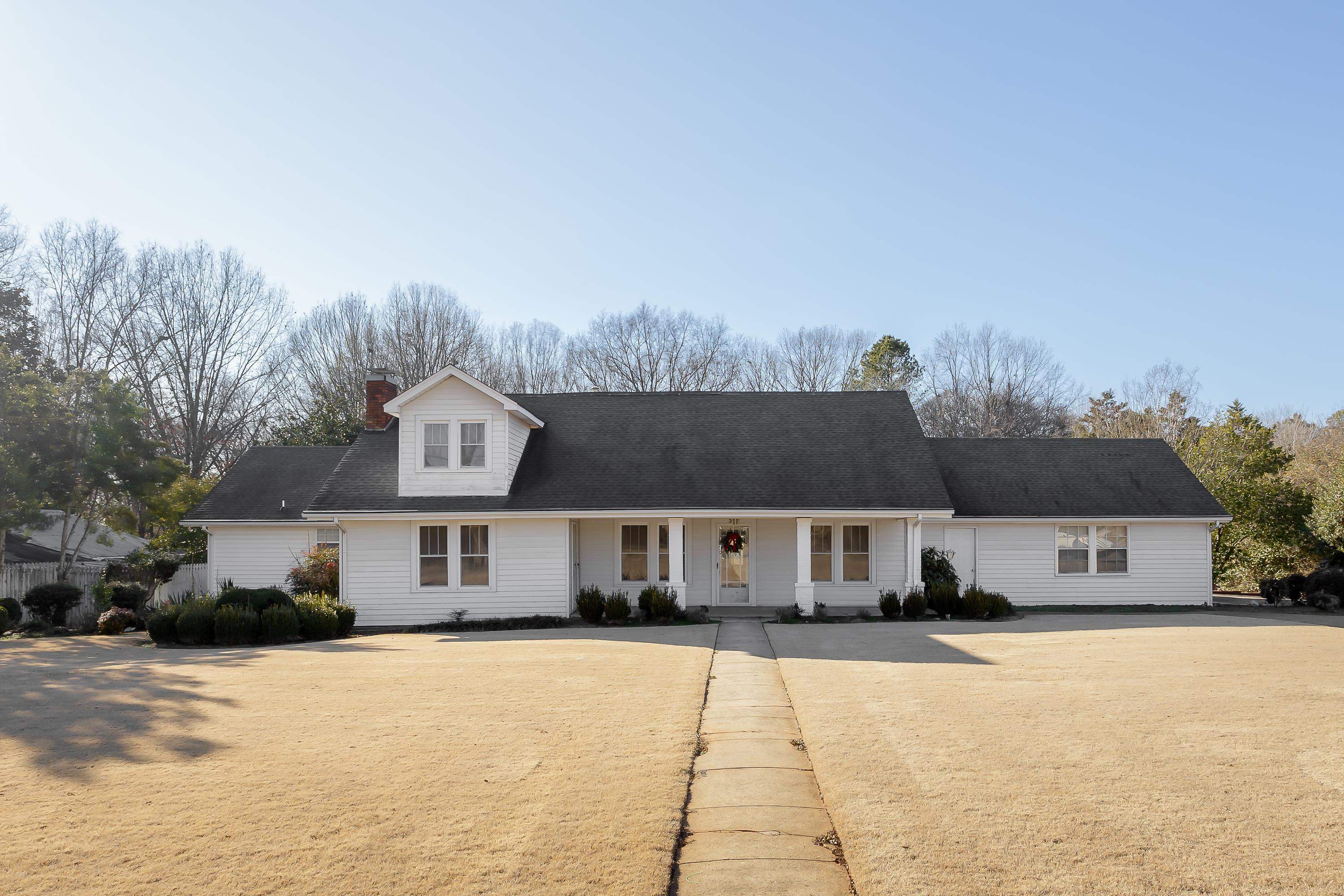 304 Elledge Ln  Muscle Shoals AL 35661 - MUSCLE S photo