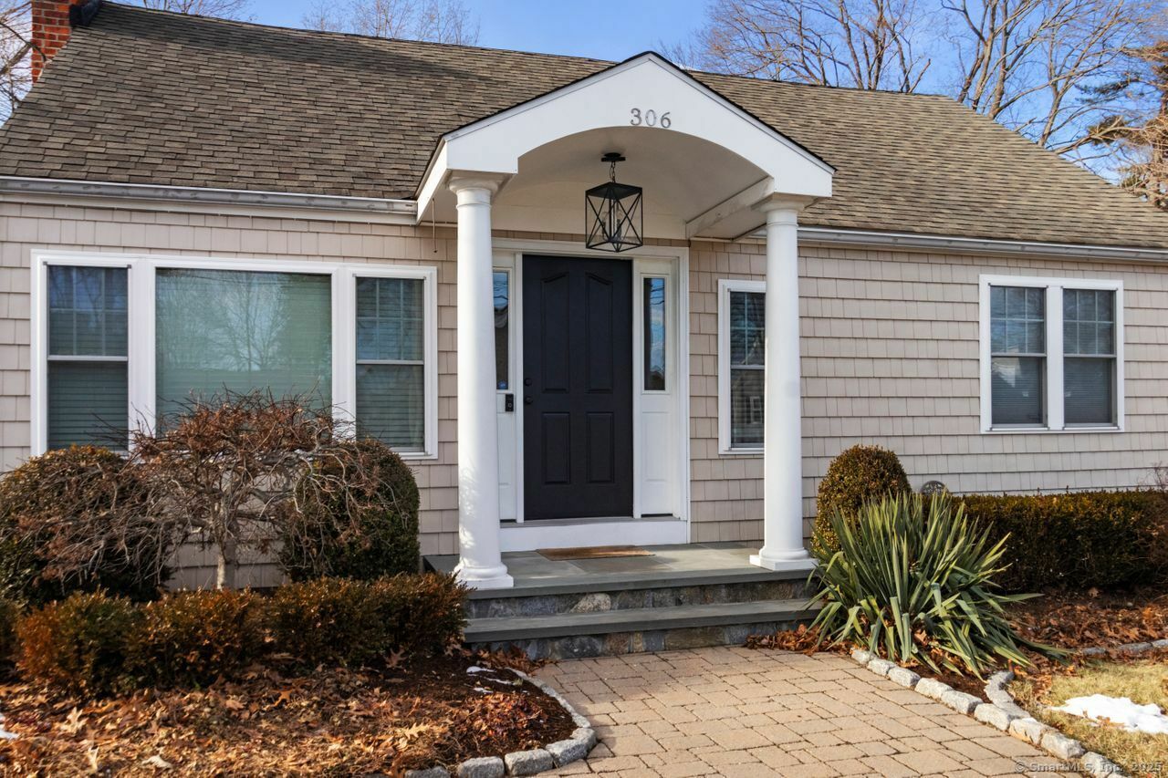 Property Photo:  306 Welchs Point Road  CT 06460 