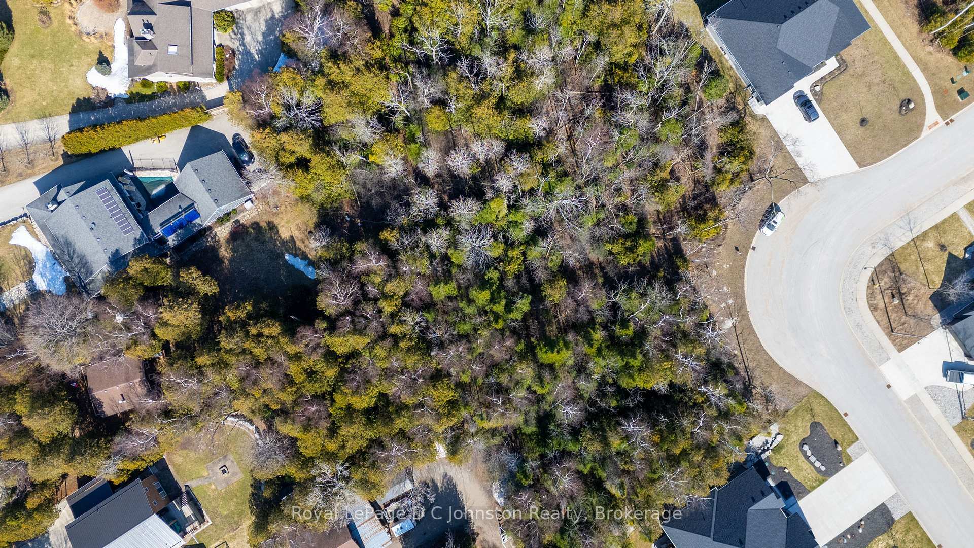 Property Photo:  13 Lakeside Woods Crescent  ON N0H 2C6 