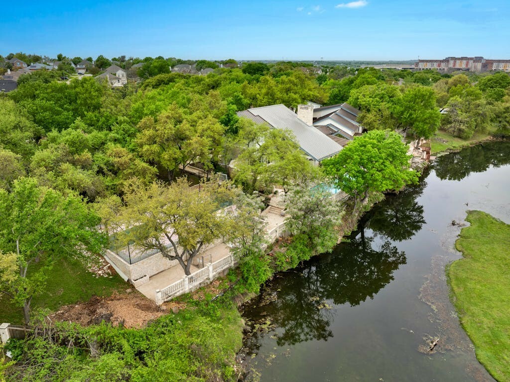 Property Photo:  2804 Barefoot Lane  TX 78665 