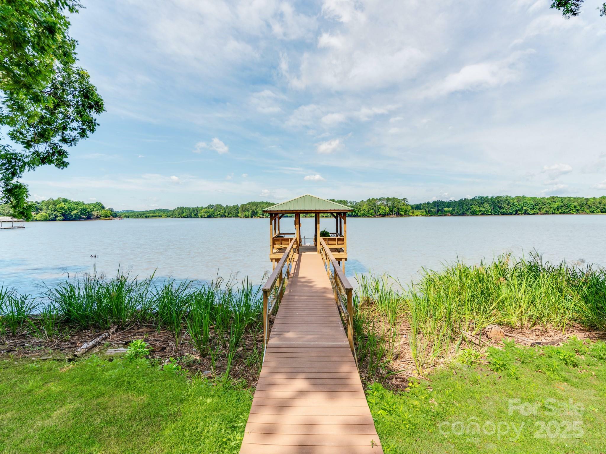 Property Photo: 1879 Wateree Road SC 29180