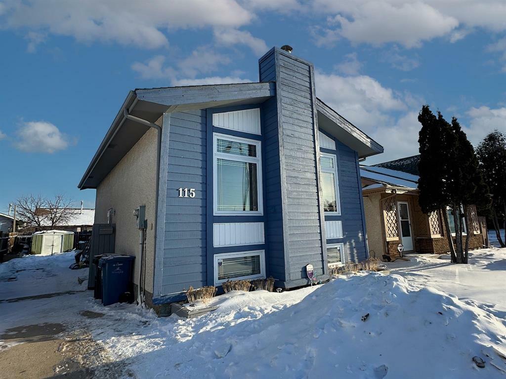 Property Photo:  115 Bender Bay  MB R2P 2M7 