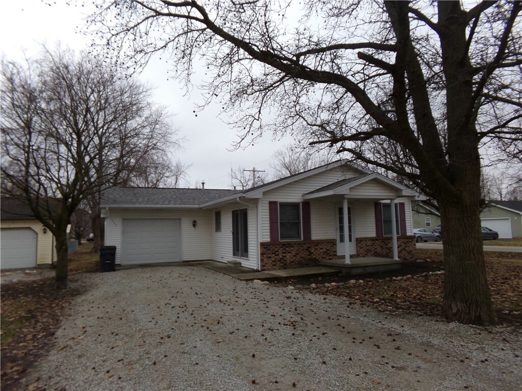 Property Photo: 108 W North 2nd Street IL 62534