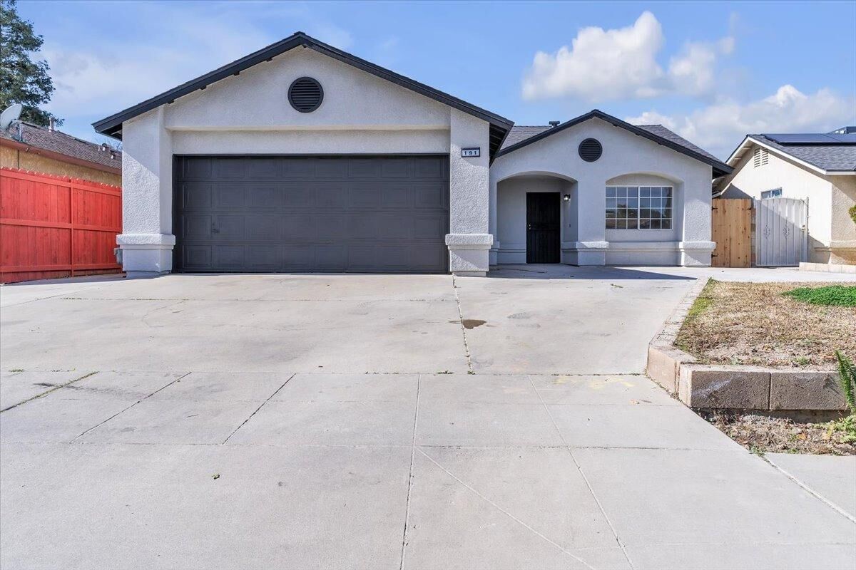 Property Photo:  191 Orit Avenue  CA 93648 