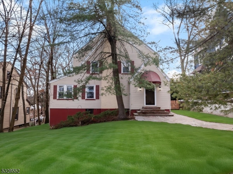 Property Photo:  218 Conway Ct  NJ 07079 