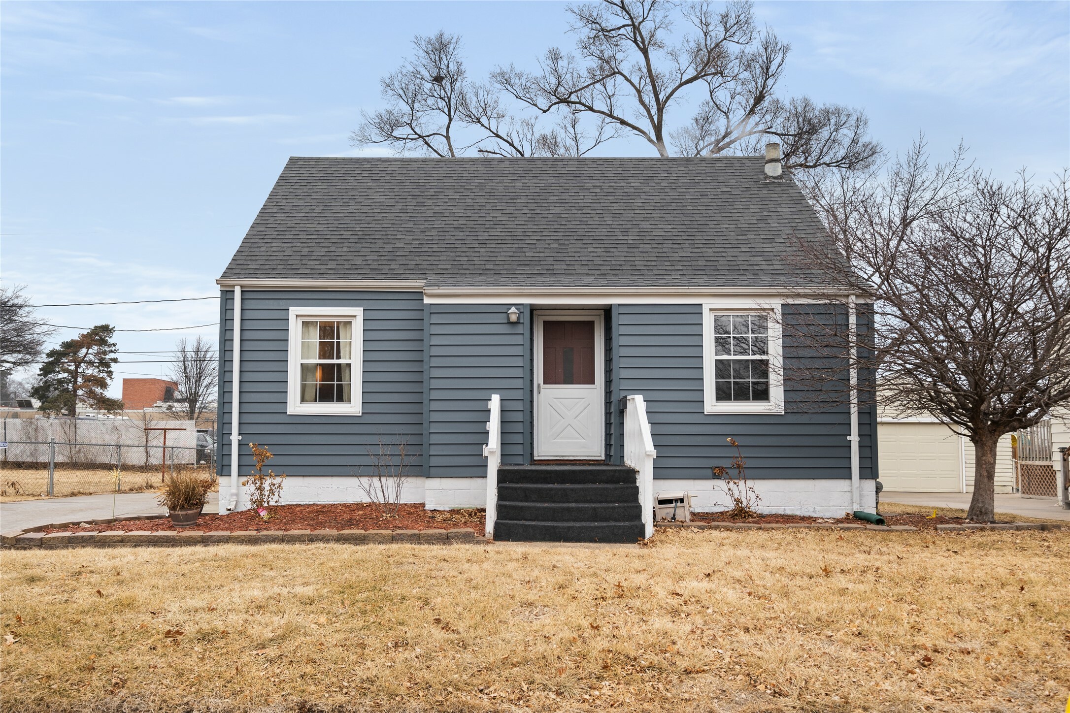 Property Photo:  229 Prospect Avenue  IA 50265 