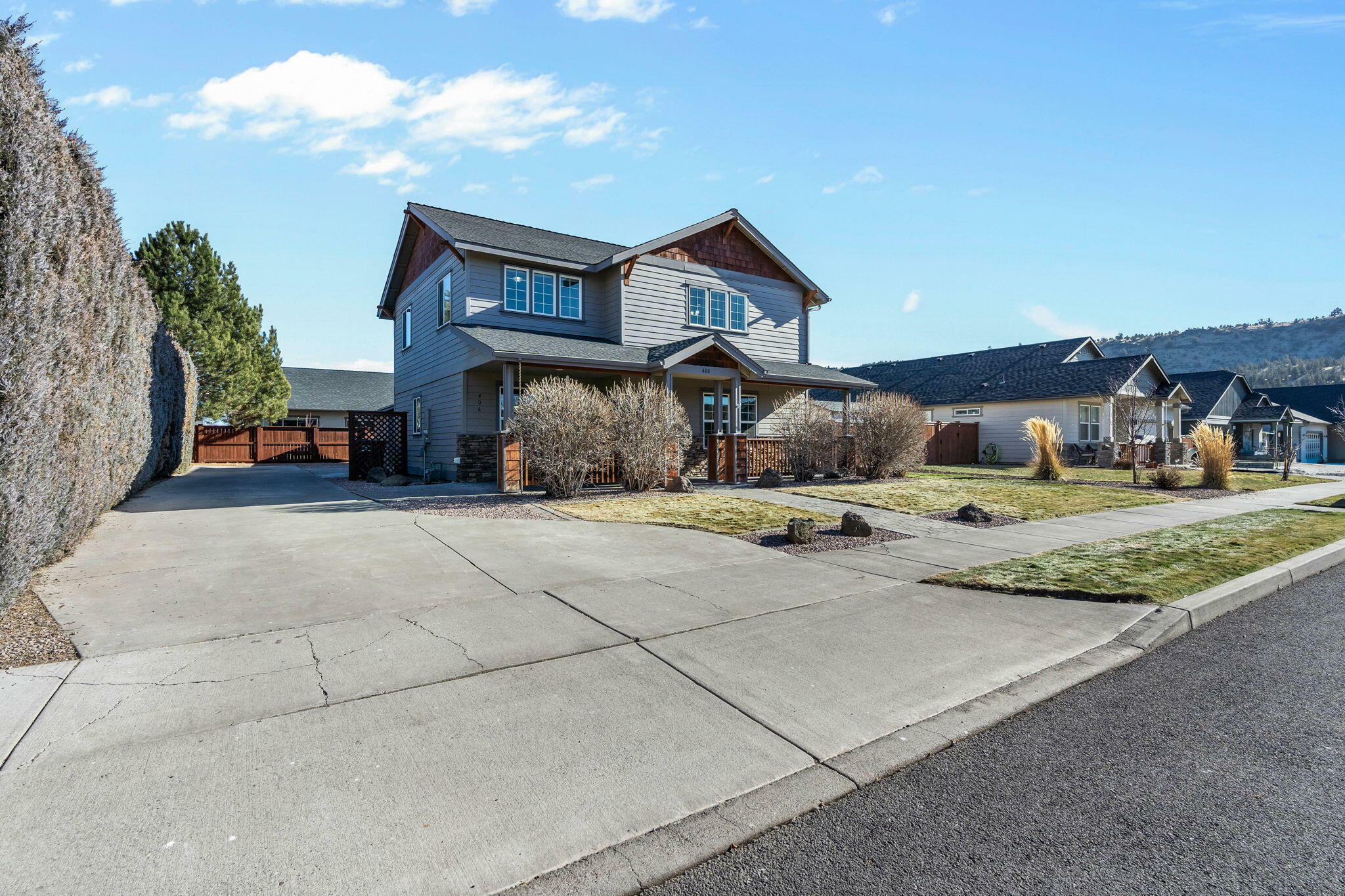 Property Photo:  406 SE Pioneer Drive  OR 97754 