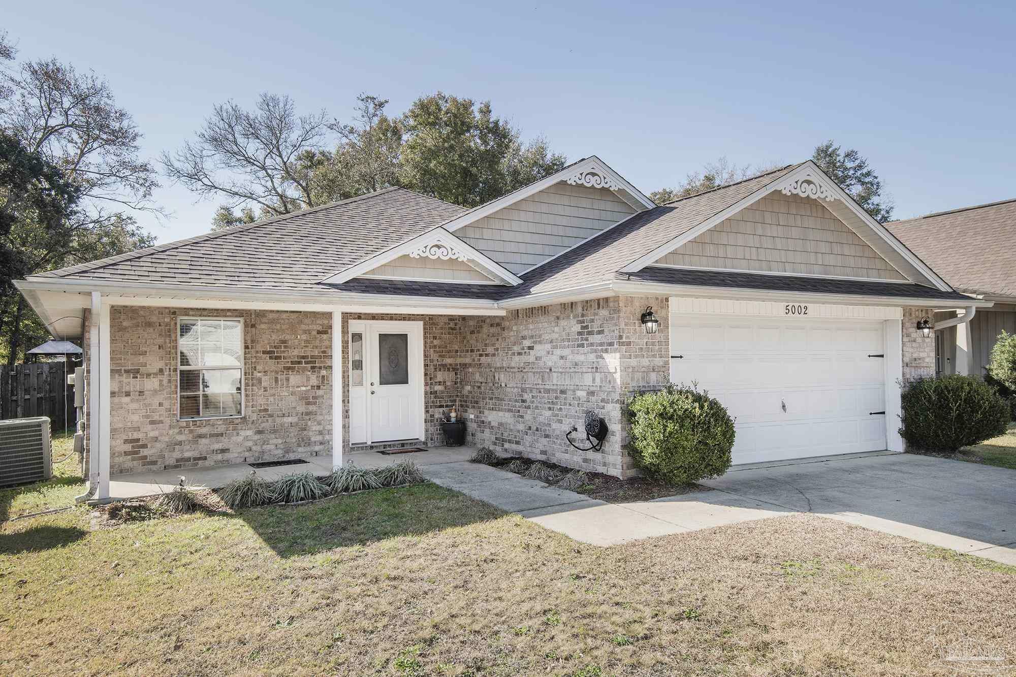 Property Photo: 5002 Covenant Cir FL 32571