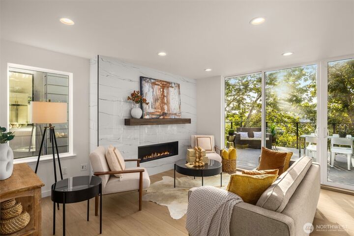 Property Photo:  1470 B  21st Avenue  WA 98122