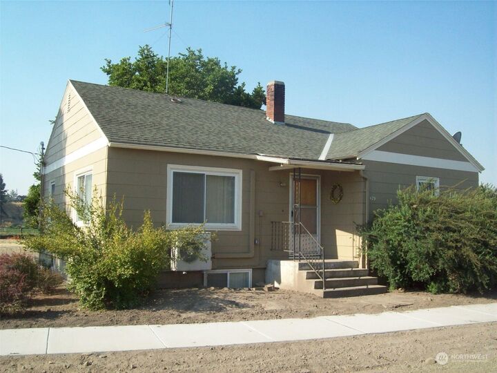 Property Photo:  429 SW 12th  WA 99324 