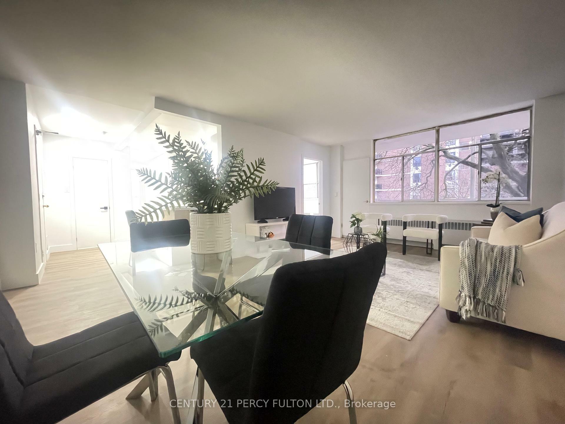Photo de la propriété: 8 Park Vista Drive 201 ON M4B 1A3