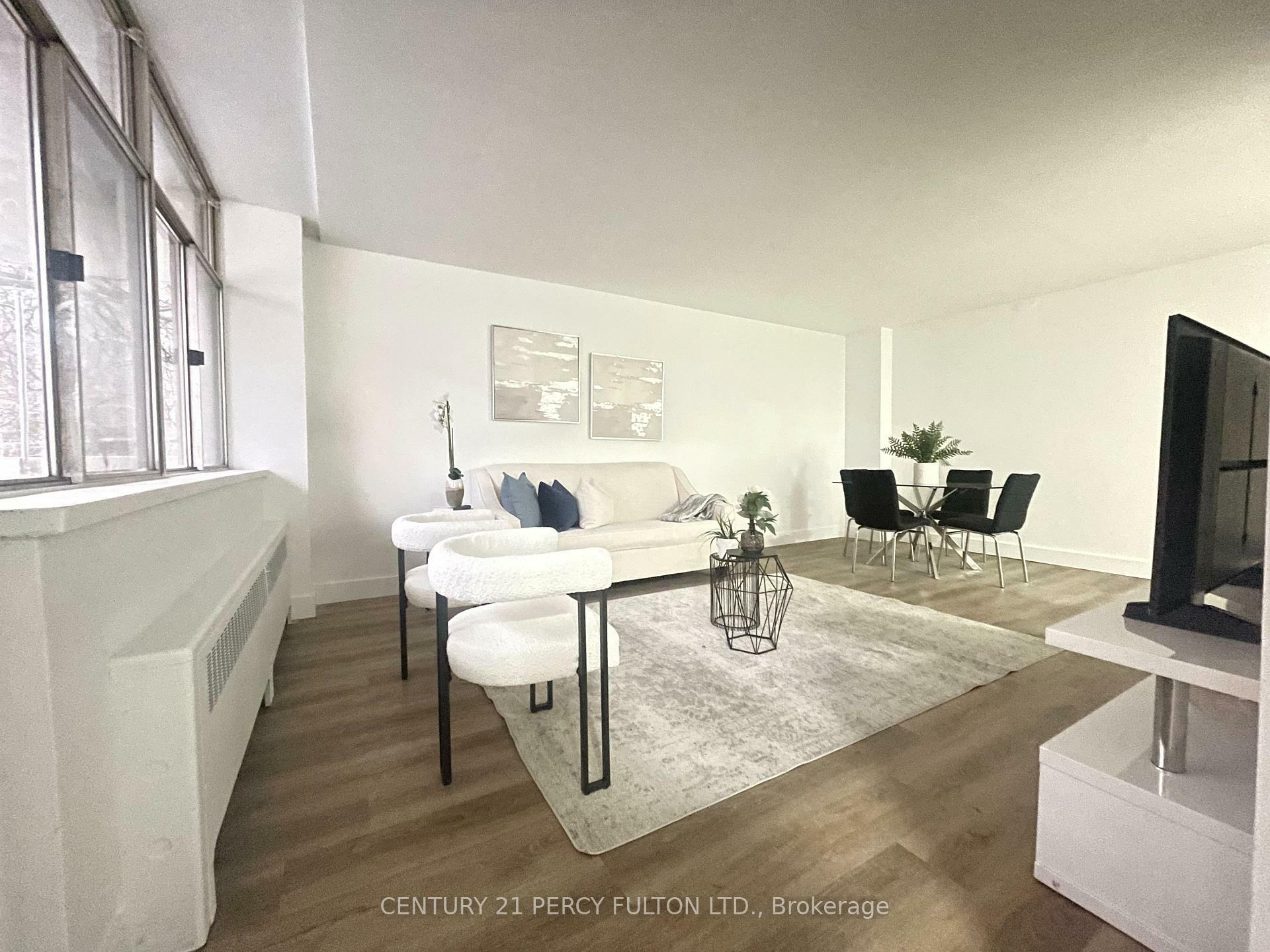 Photo de la propriété: 8 Park Vista Drive 201 ON M4B 1A3