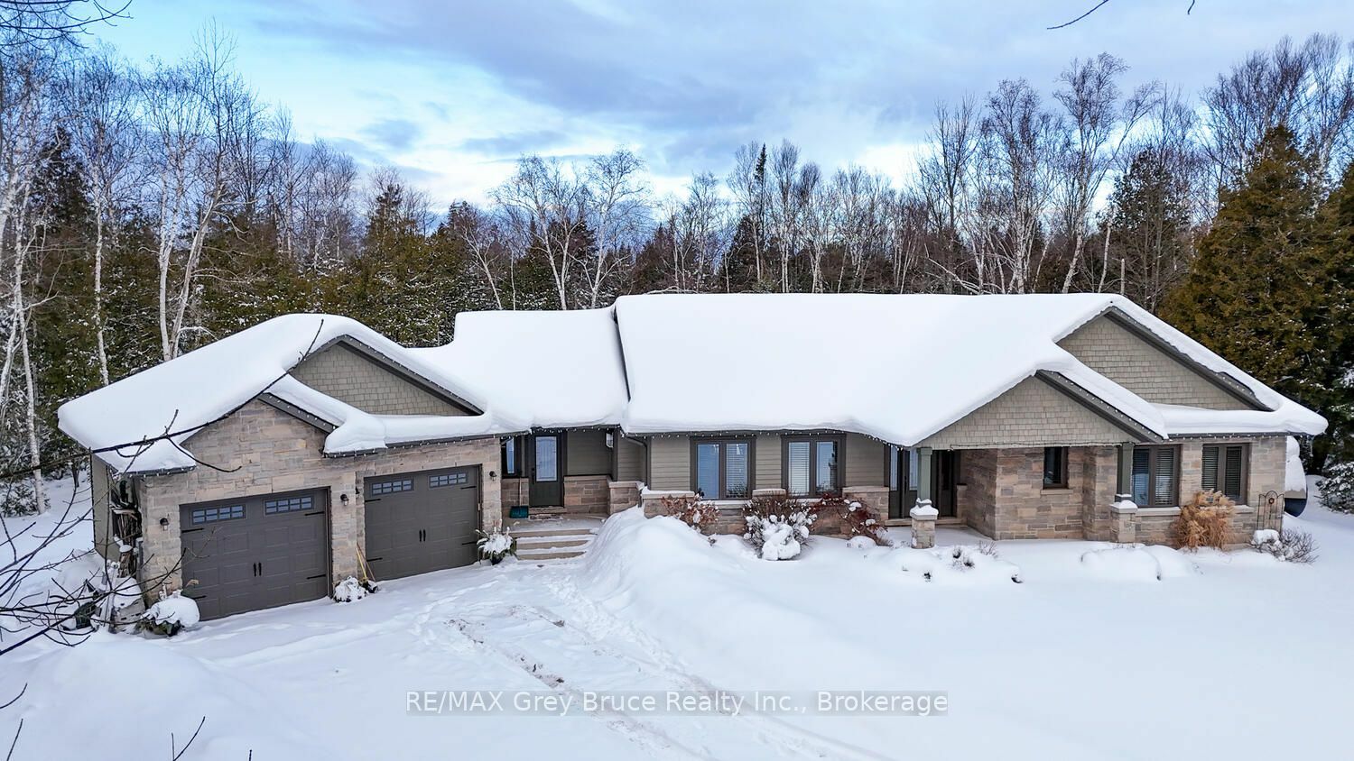 Property Photo:  40 Pine Forest Dr  ON N0H 2G0 