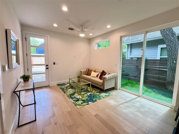 Property Photo: 1708 Canterbury Street 2 TX 78702