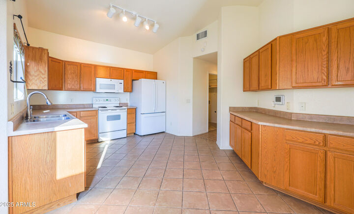 Property Photo:  3859 Barahona Drive  AZ 85650 