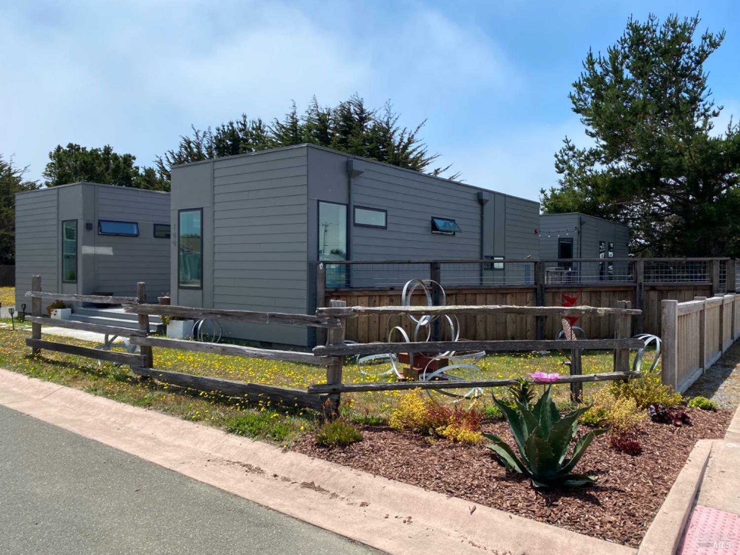 Property Photo:  100 Snug Harbor Place  CA 95437 