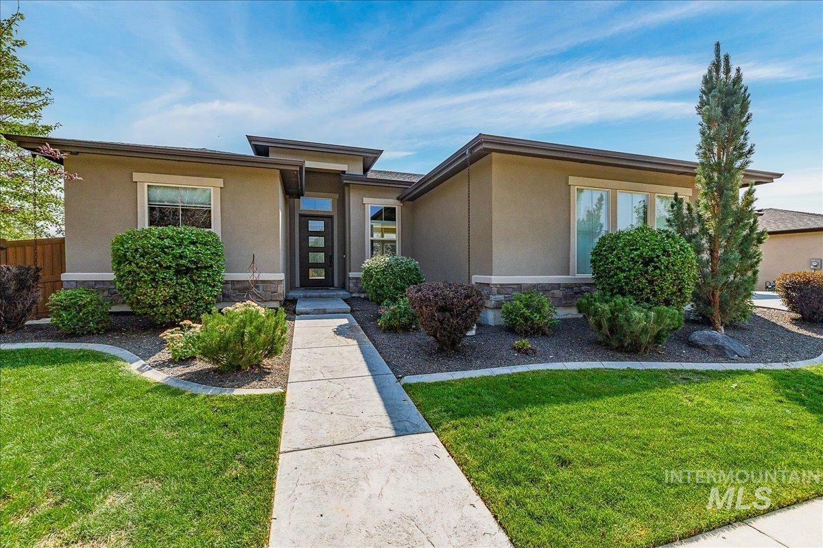 Property Photo:  92 S Vandries  ID 83616 