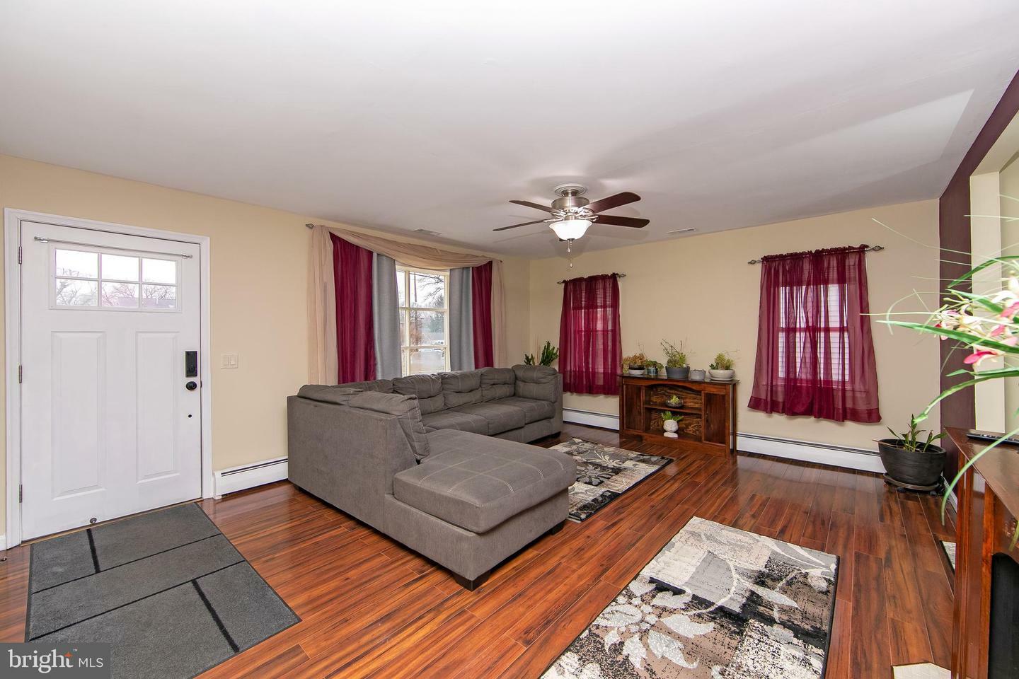 Property Photo:  1541 Chestnut Avenue  NJ 08035 