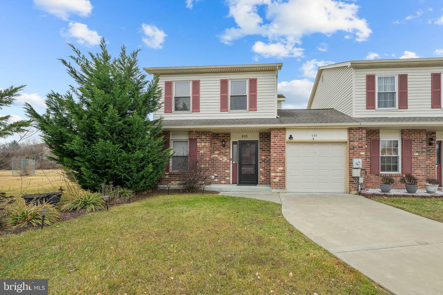 Property Photo: 435 Calburn Court DE 19701