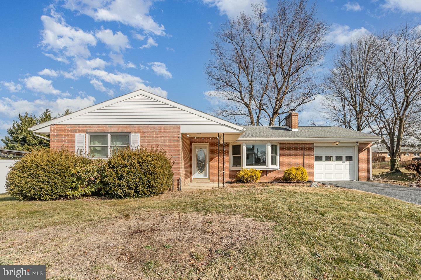 Property Photo:  403 Kent Drive  PA 17055 