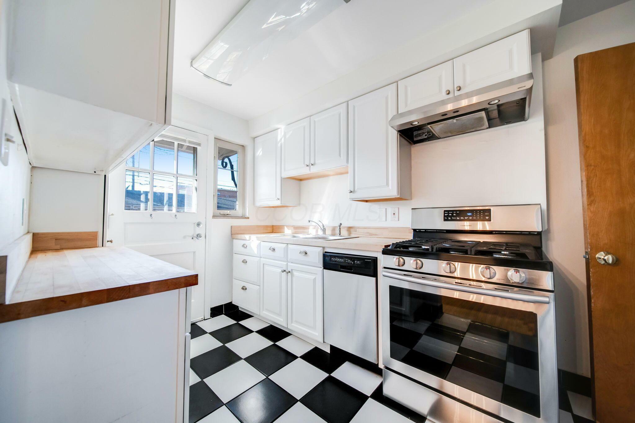 Property Photo: 1809 Northwest Court OH 43212