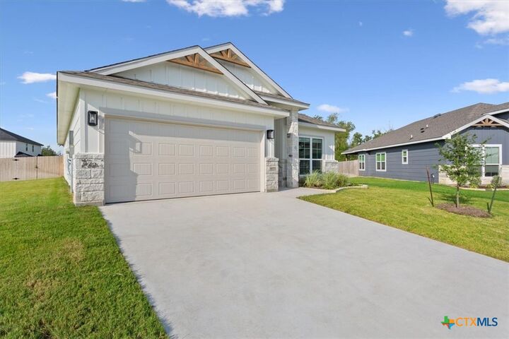 Property Photo: 1405 Cedar River Lane TX 76502
