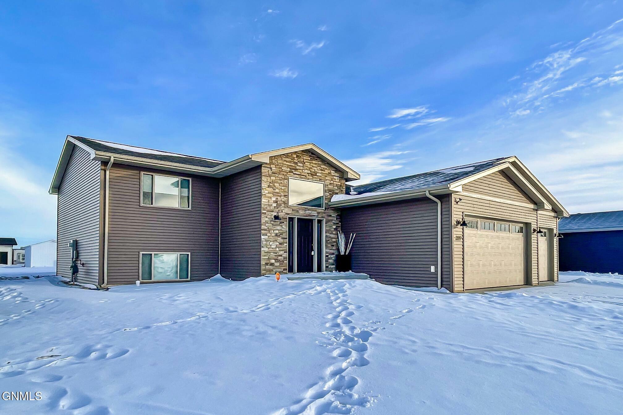 Property Photo:  319 7th Avenue SW  ND 58785 