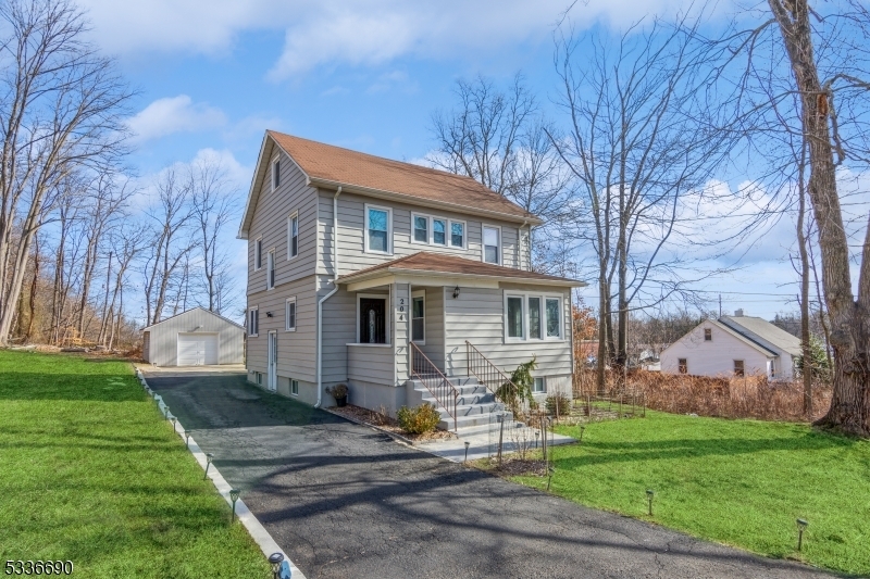 Property Photo:  204 Mountain Pkwy  NJ 08812 