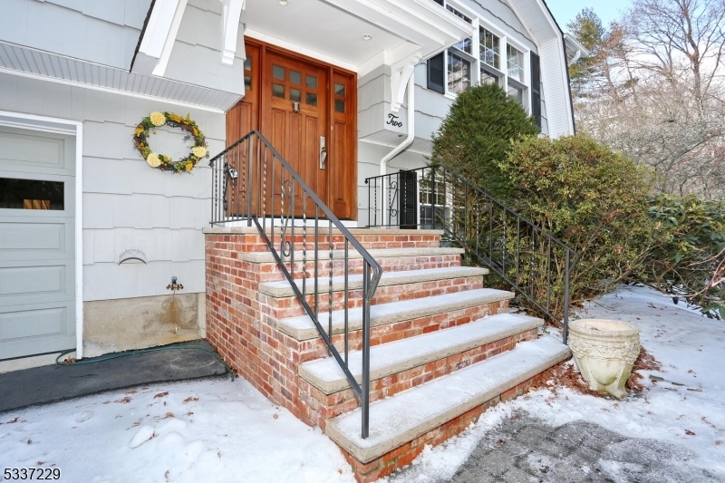 Property Photo:  2 Albertine Pl  NJ 07438 