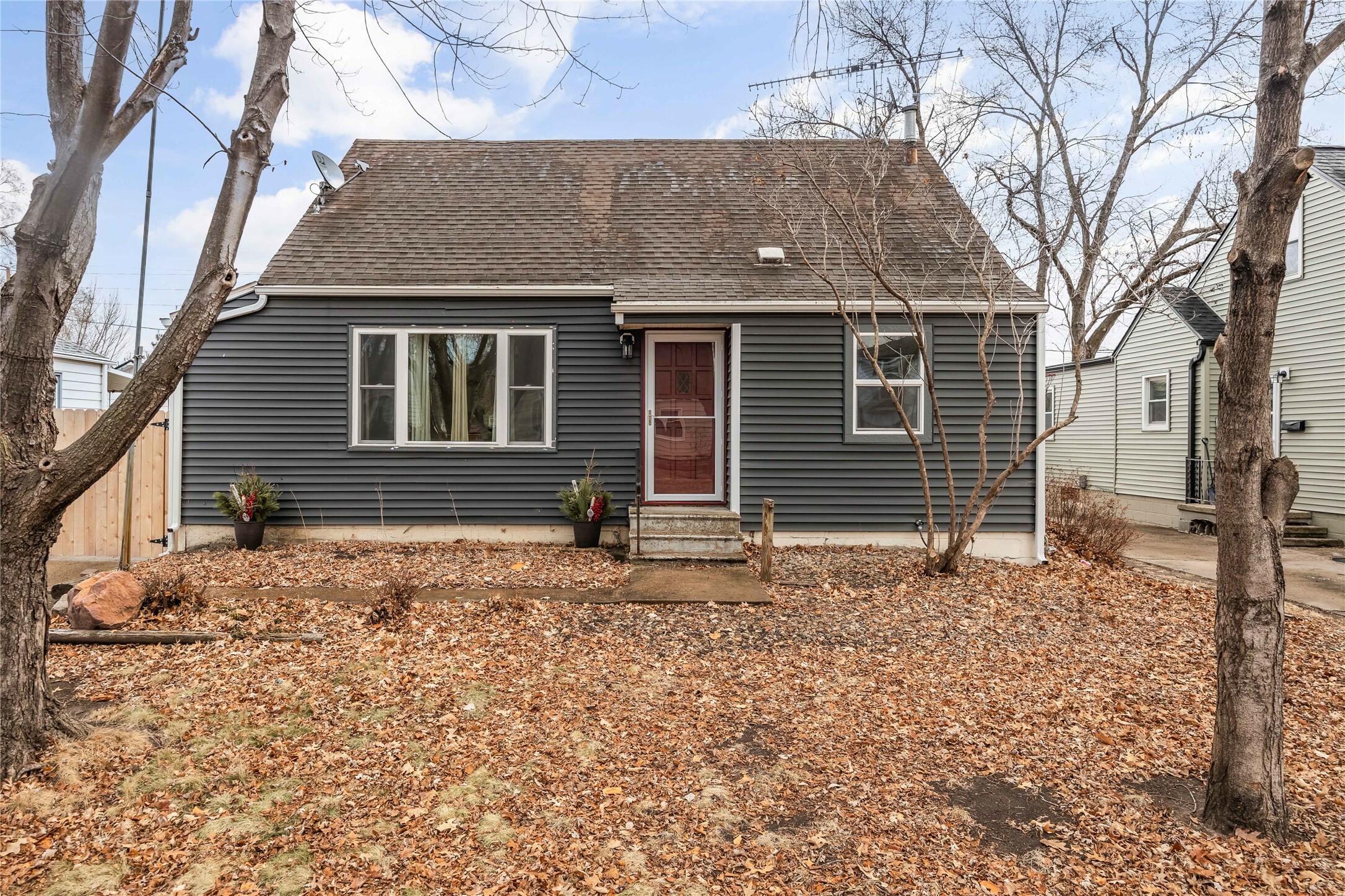 Property Photo:  613 Linnwill Place  IA 50265 