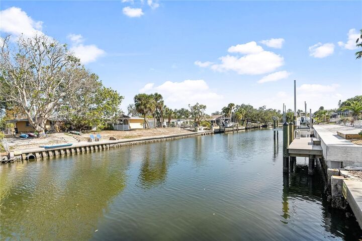 Property Photo: 951 Contento St. FL 34242
