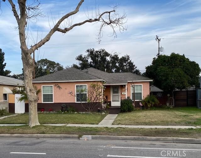 Property Photo:  10506 Garfield Avenue  CA 90280 