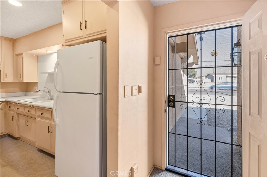 Property Photo:  332 E 7th Street  CA 92583 