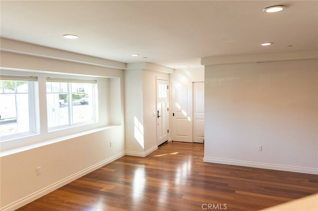 Property Photo: 5906 Murietta CA 91401
