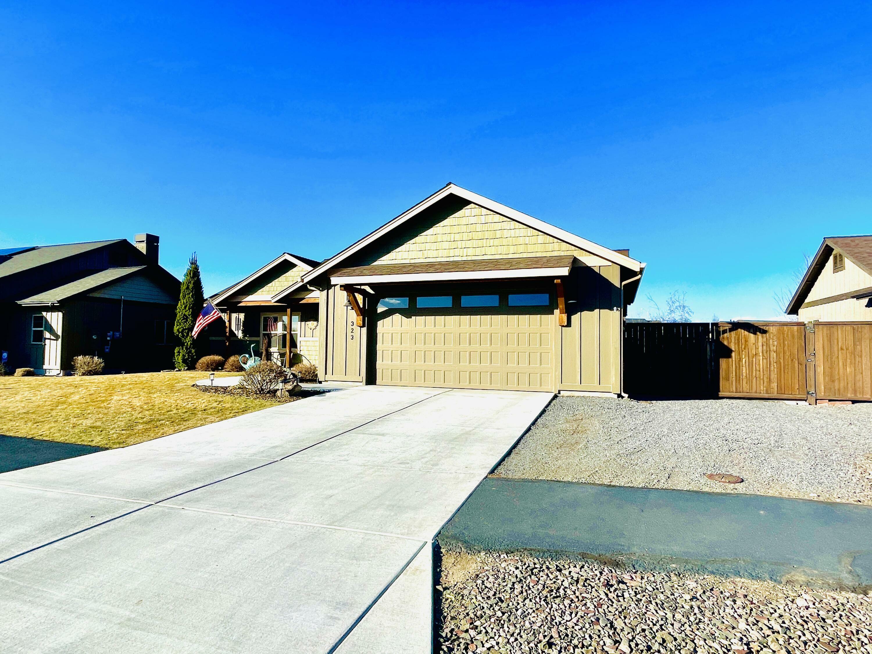 Property Photo:  323 NW Saddle Ridge Loop  OR 97754 