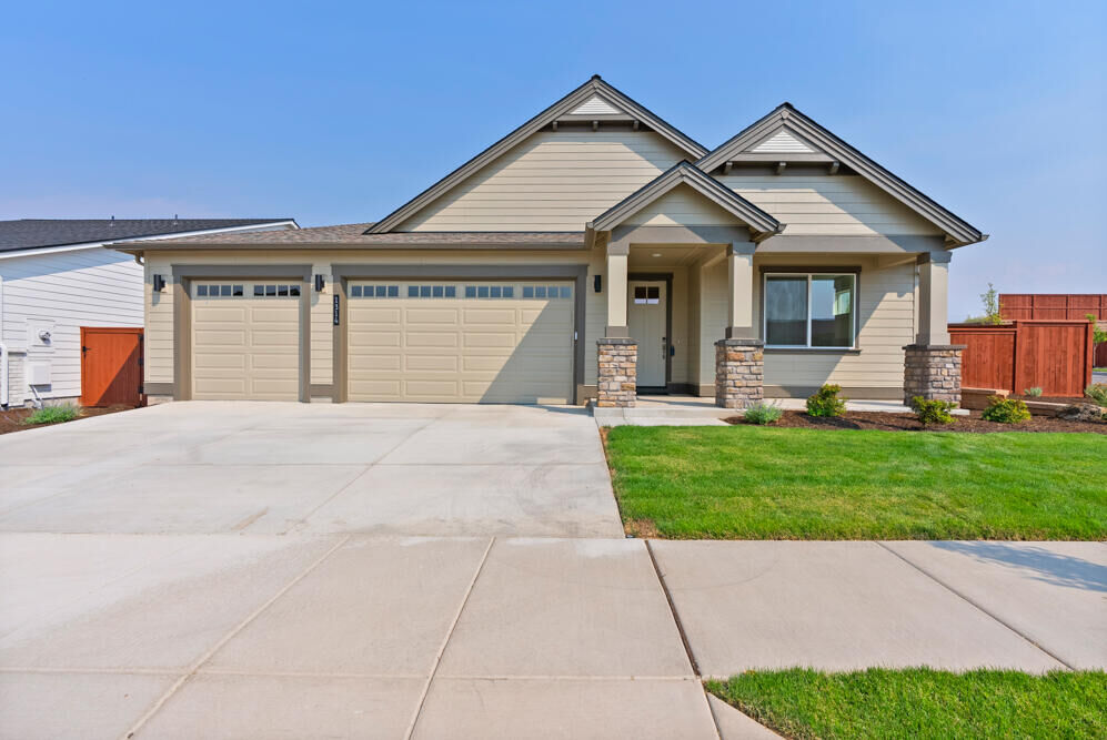 Property Photo:  1314 NE Whistle Way  OR 97754 