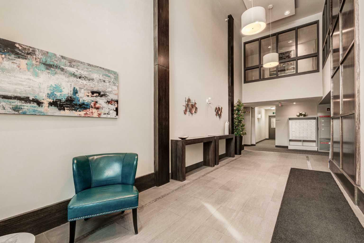 Property Photo: 15 Sunset Square 2106 AB T4C 0E7