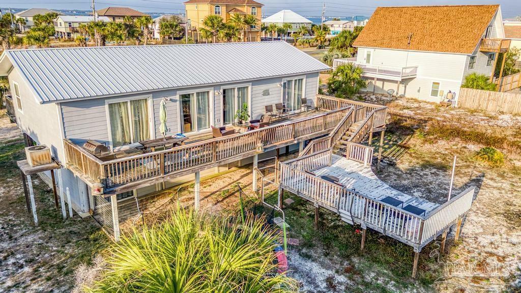 Property Photo: 1210 Via Deluna Dr FL 32561
