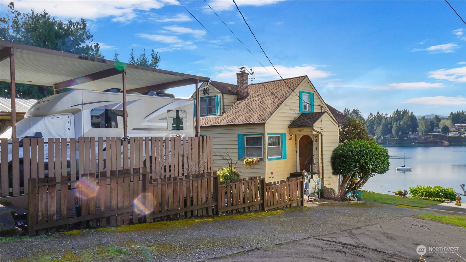 Property Photo:  2519 E Phinney Bay Place  WA 98312 