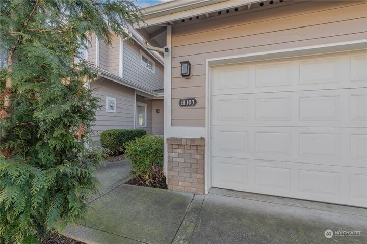 Property Photo: 10700 SE 260th Street H103 WA 98030
