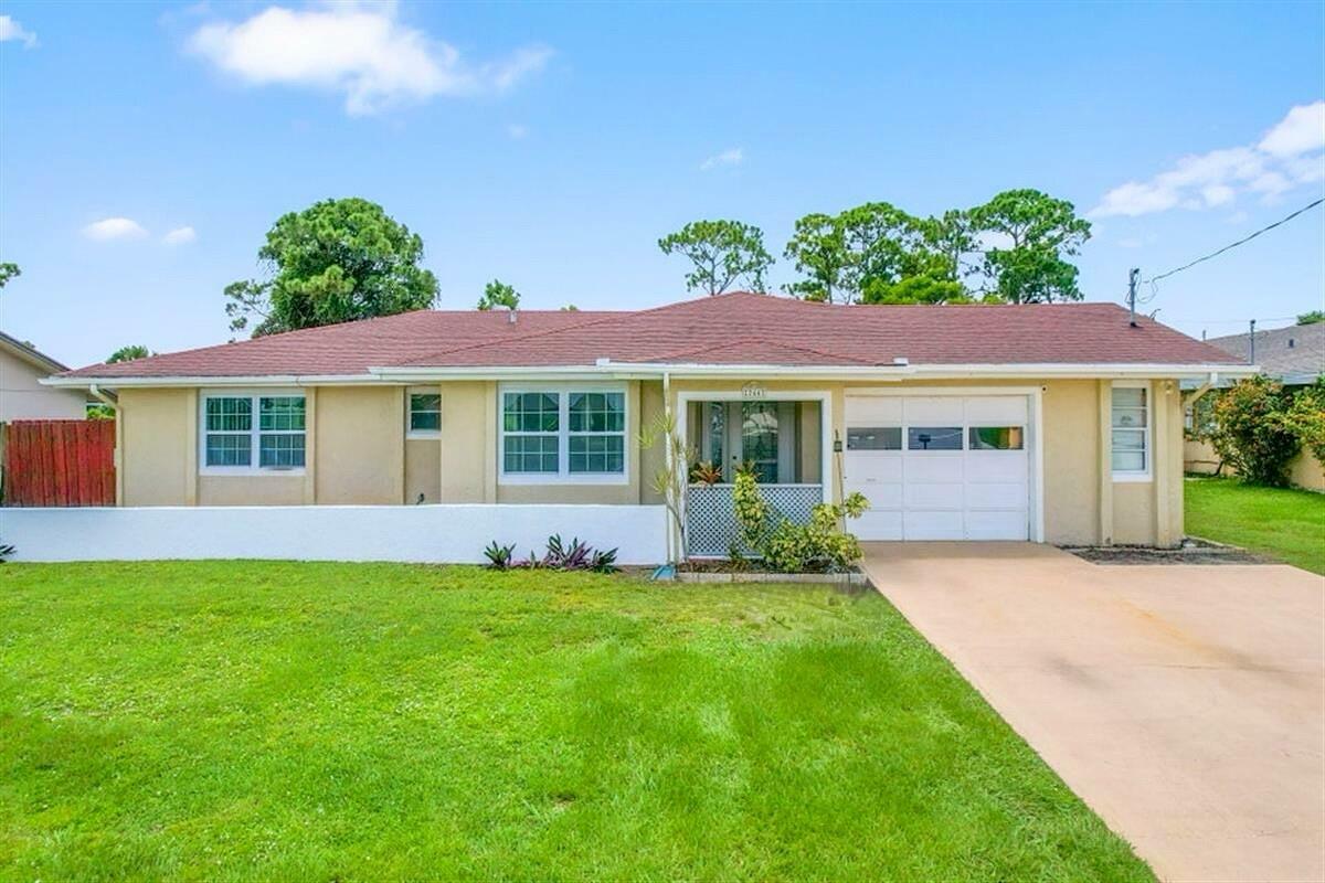 244 SE Thornhill Drive  Port Saint Lucie FL 34984 photo