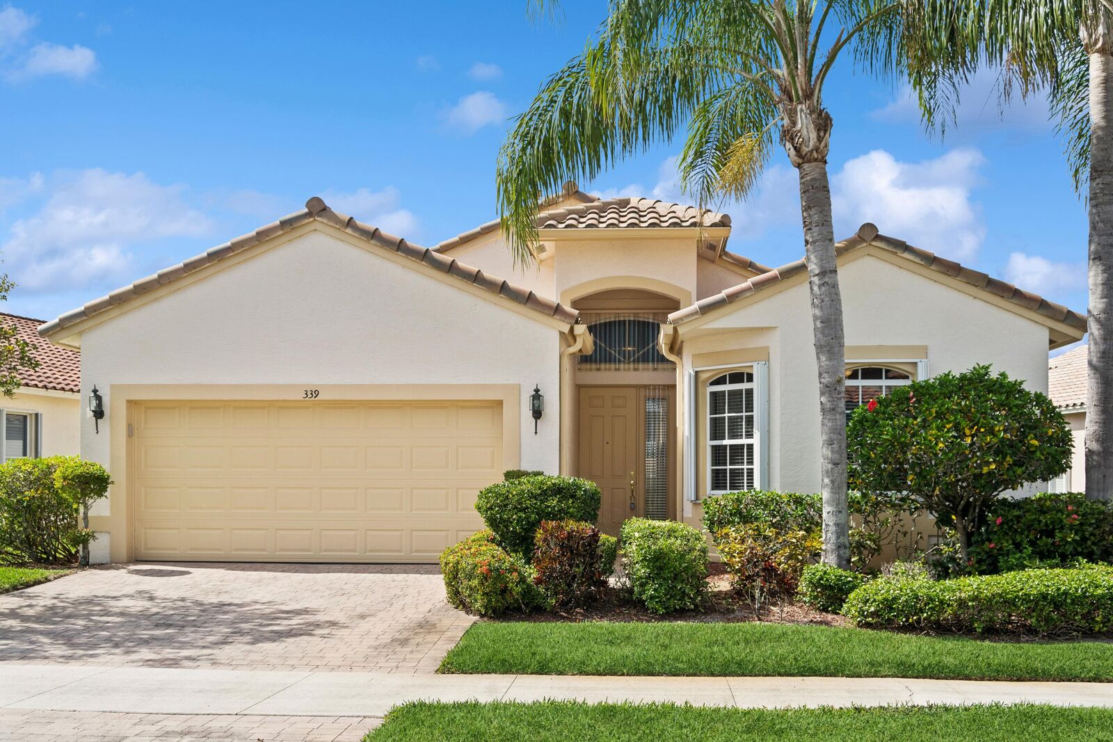 Property Photo: 339 NW Shoreline Circle FL 34986