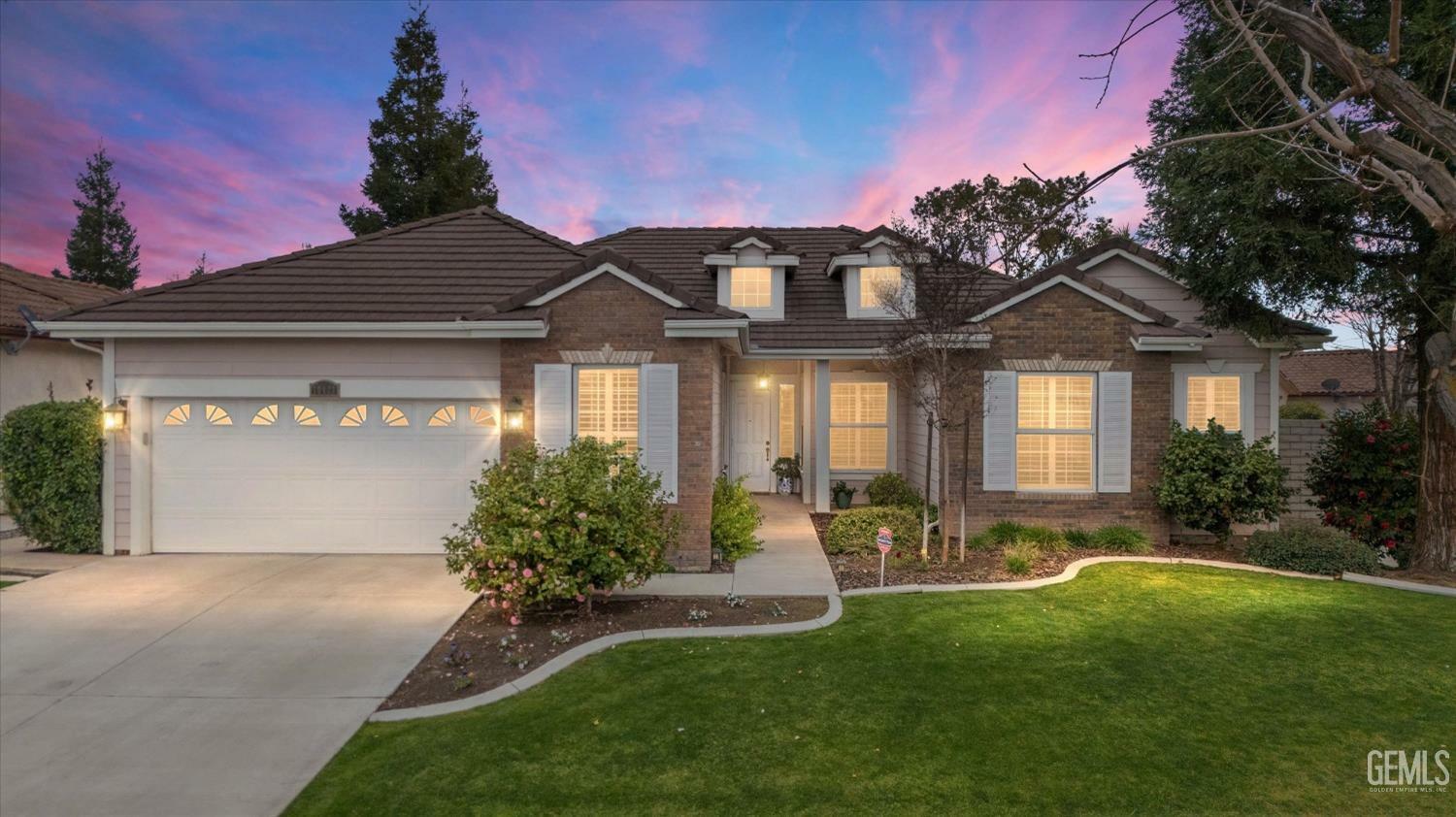 10121 Dutch Iris Drive  Bakersfield CA 93311 photo